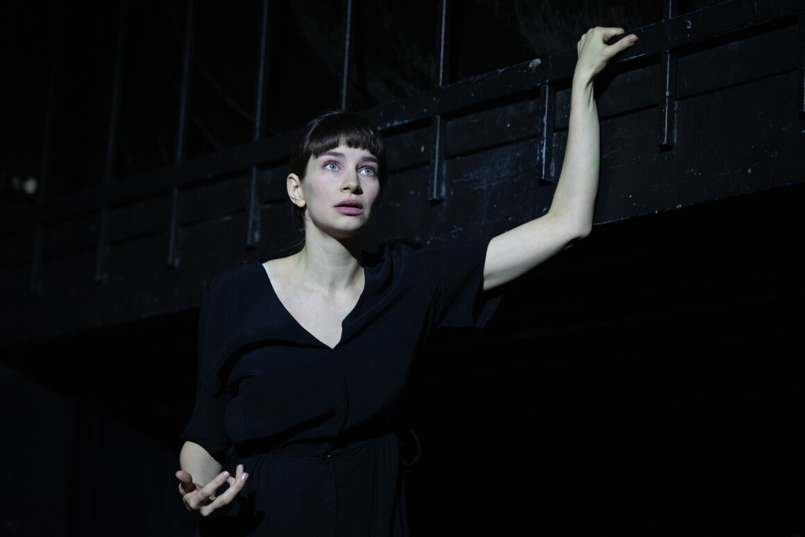Сцена из спектакля «Дневник Алёны Чижук»